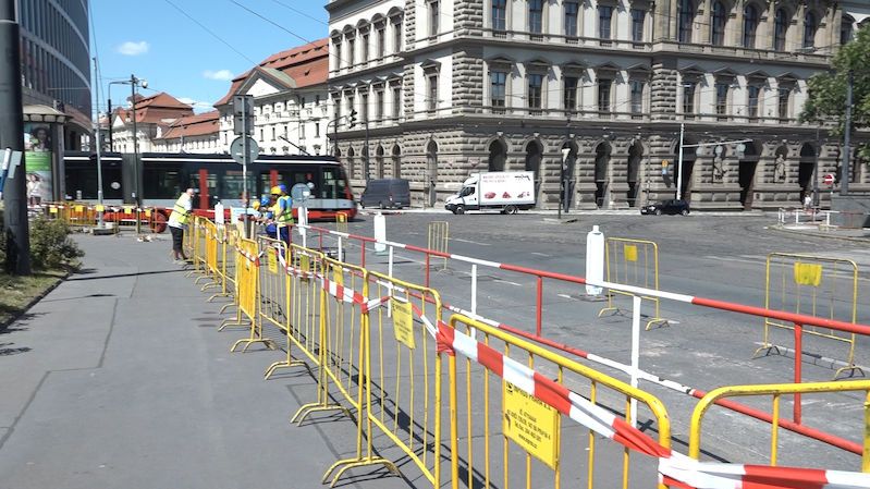Proměna pražského Karlova náměstí začala. Nové přechody usnadní překonání křižovatky